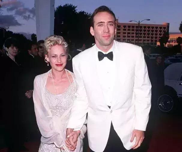 坐拥15座豪宅,50辆豪车,只会用钱哄女人却被绿的悲情影帝