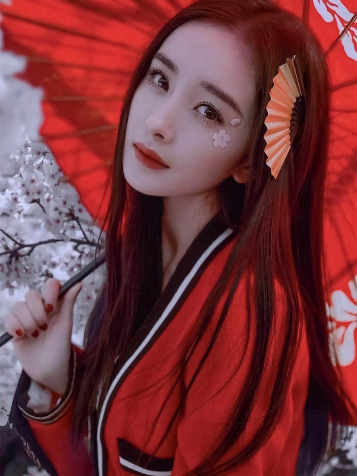 杨幂为什么在娱乐圈十年还那么火,杨幂为啥这么火