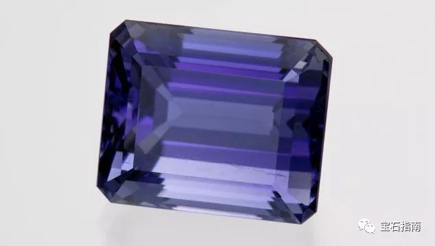 坦桑石和堇青石怎么区分,坦桑石祖母绿和蓝宝石哪个好