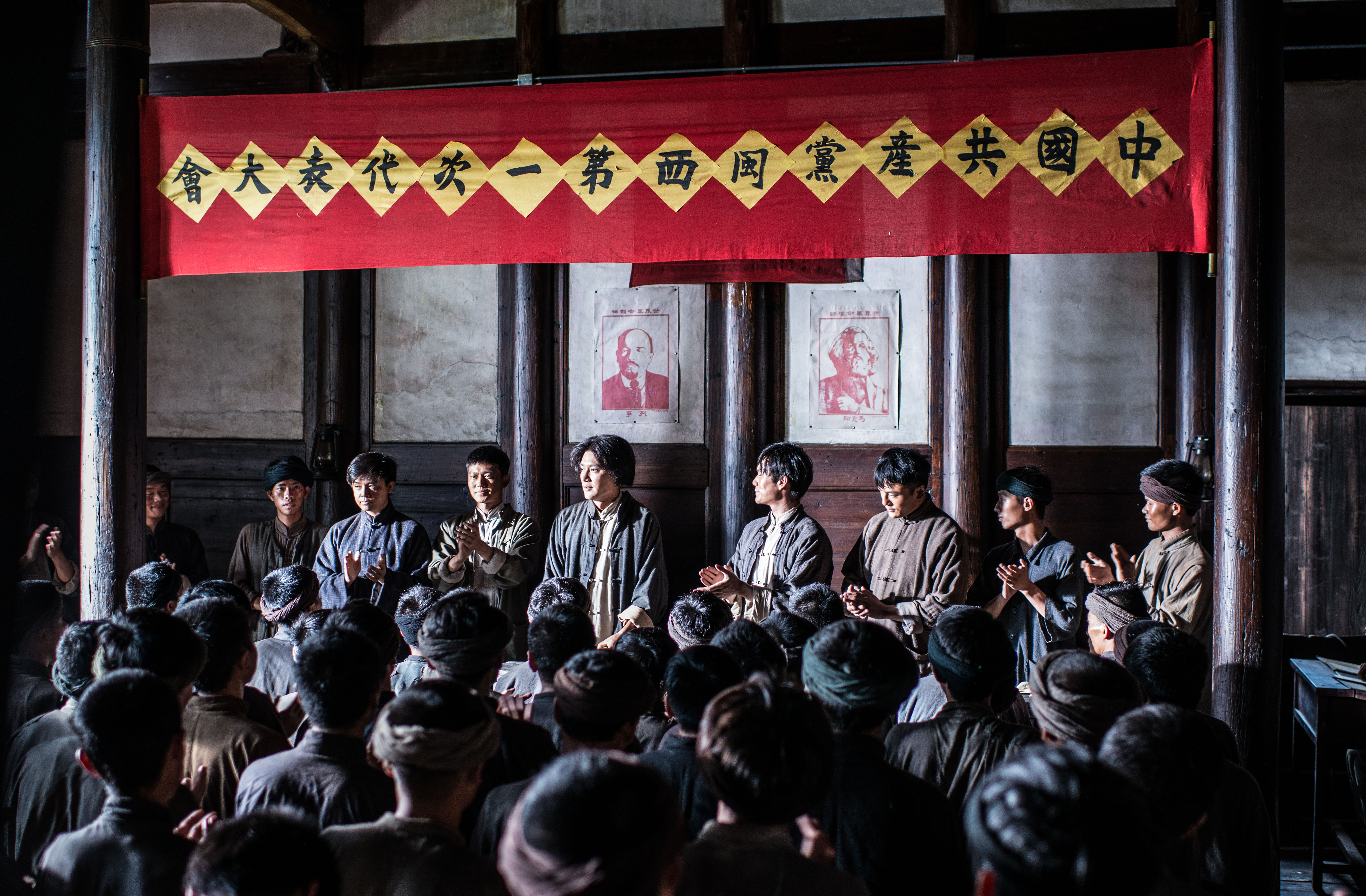 打造红色经典,吹响强军号角—著名编剧杜尔冰评电影《古田军号》