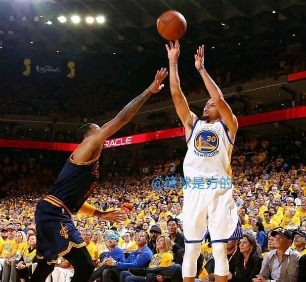 在球场上是投篮还是传球,在球场上应该打什么位置