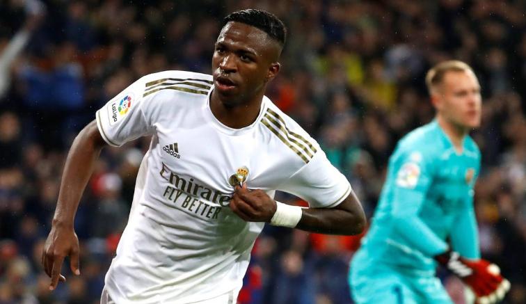 皇马4-0胜巴萨皇马更衣室,西班牙2-1战胜瑞典