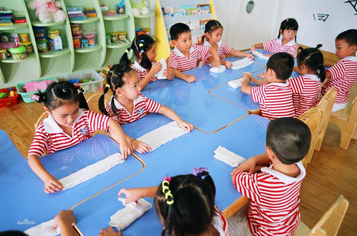 性格内向的孩子适合选什么幼儿园,公立幼儿园和私立幼儿园选哪个