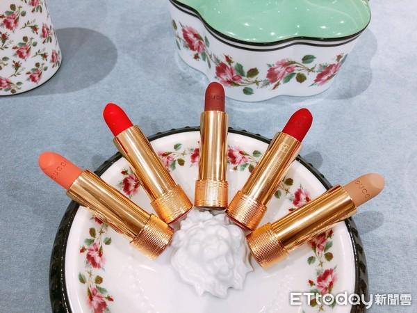 gucci黑管碎花唇膏,gucci古驰蓝管04号润唇膏口红试色