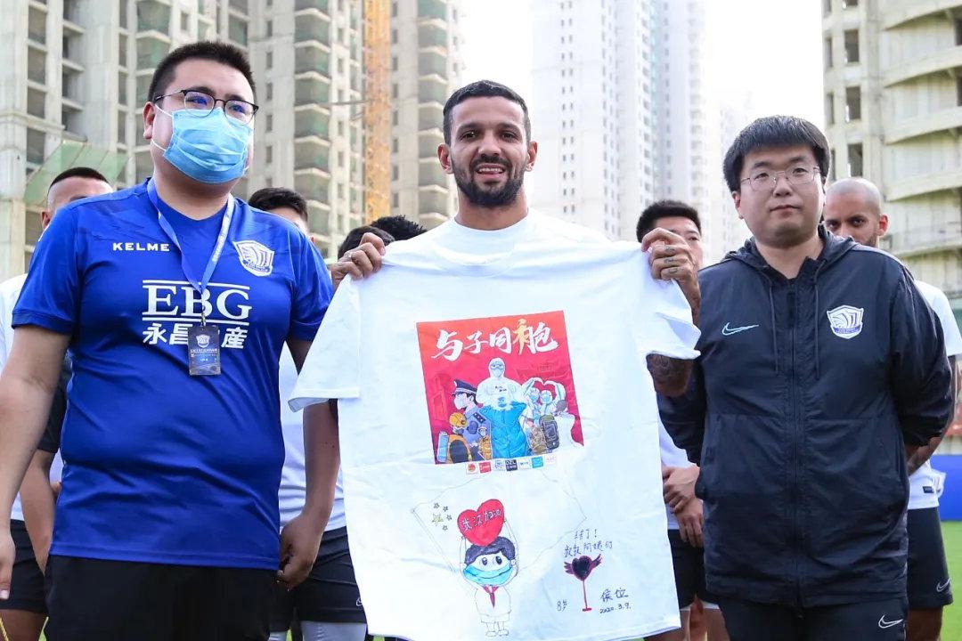 中超本土球员年薪最高500万元,中超球员薪酬一览表