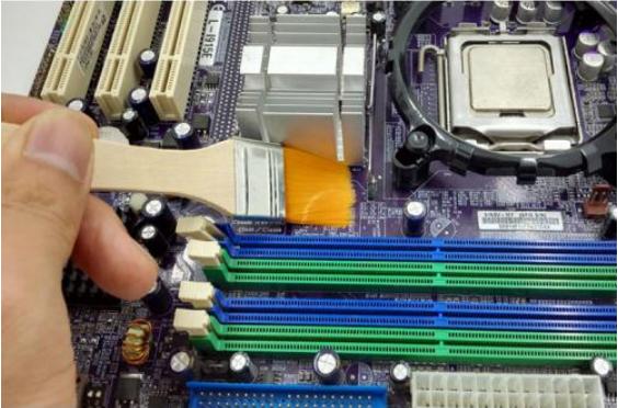 夏天电脑温度高反应慢?教你3招不花钱方法,牙膏也能给电脑降温