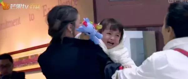 一说去幼儿园就哭怎么办,小孩一说上幼儿园就哭怎么办