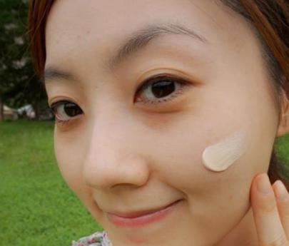 年纪轻轻开始长斑赶快预防起来,25岁手上长斑是什么原因