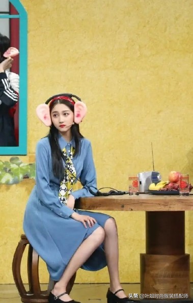 丝巾怎么选颜色高贵优雅百搭,怎样选最好质量的丝巾好看又洋气