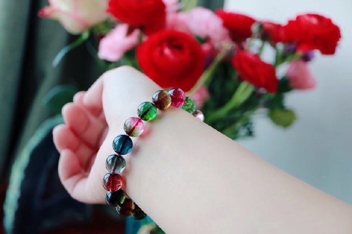 你会戴黄金首饰吗,什么类型的手链可以戴右手