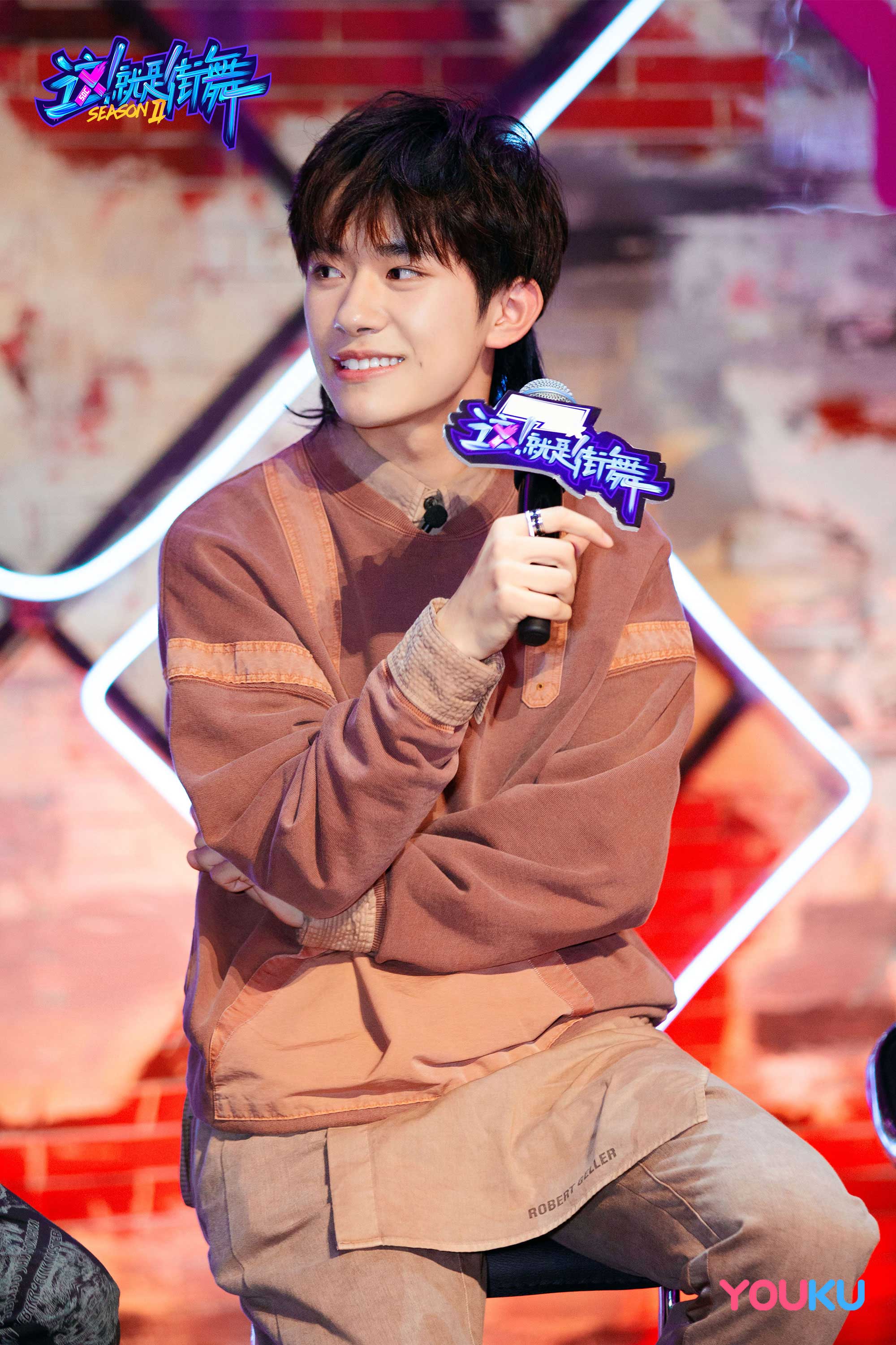 这就是街舞5发布会礼物刷屏,王一博这就是街舞发布会站姿