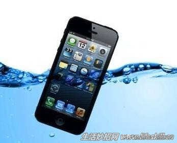 iphone手机掉水里了正确处理方法,iphone手机掉水了