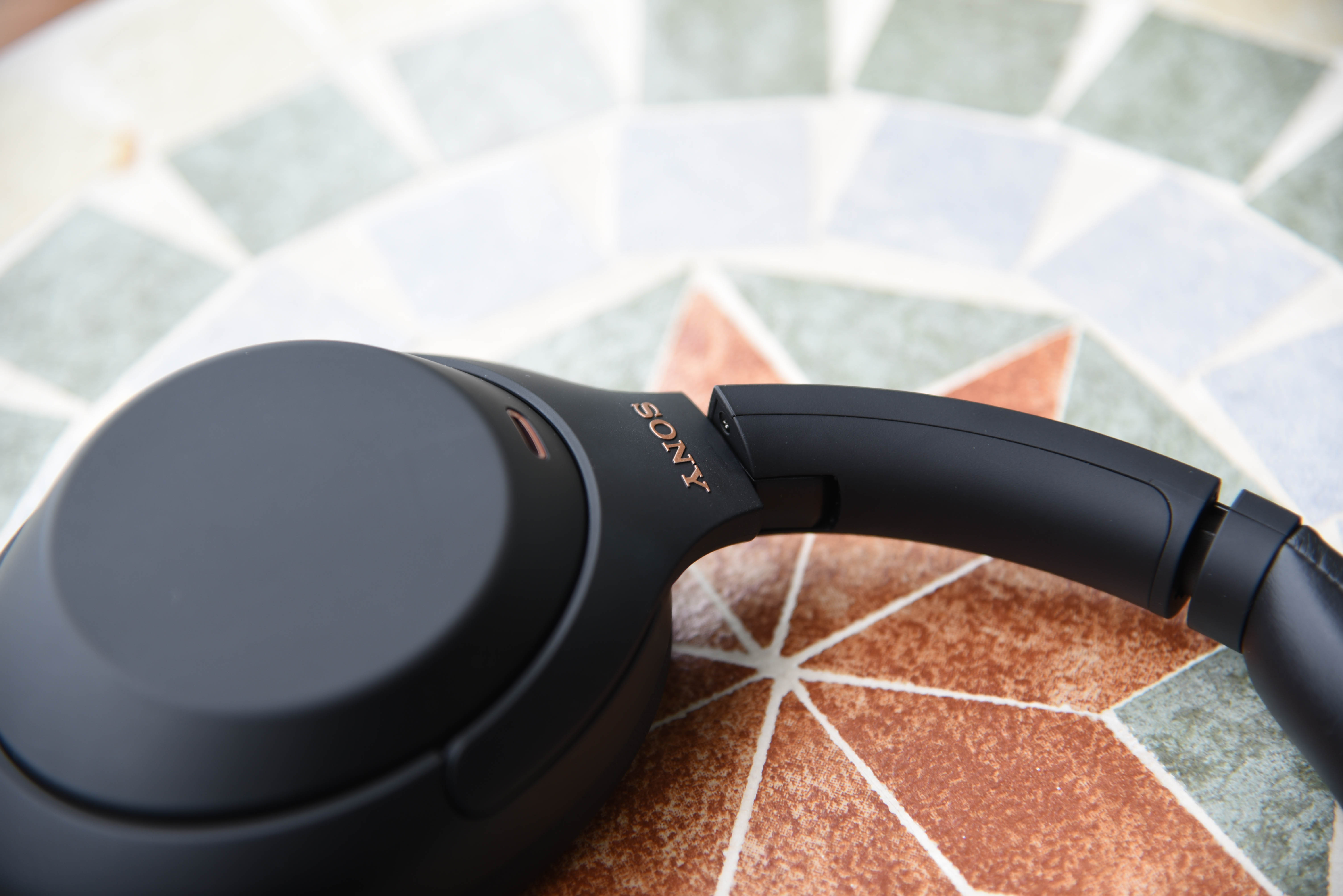 看似平静实则暗藏凶险,看似表面平静实则暗藏汹涌