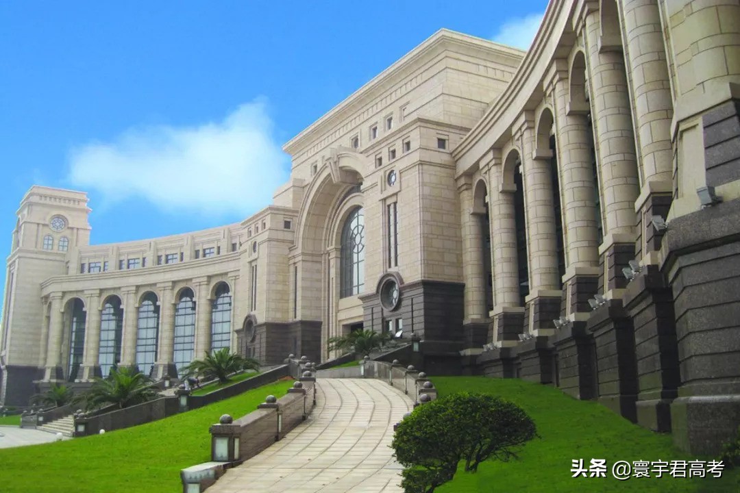 583分理科生临床和口腔医学怎么选,文科583分能上什么大学临床医学