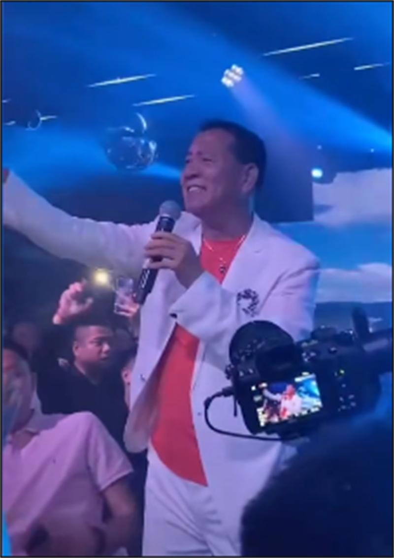 过气老艺人窘境,老戏骨沦落直播带货还债