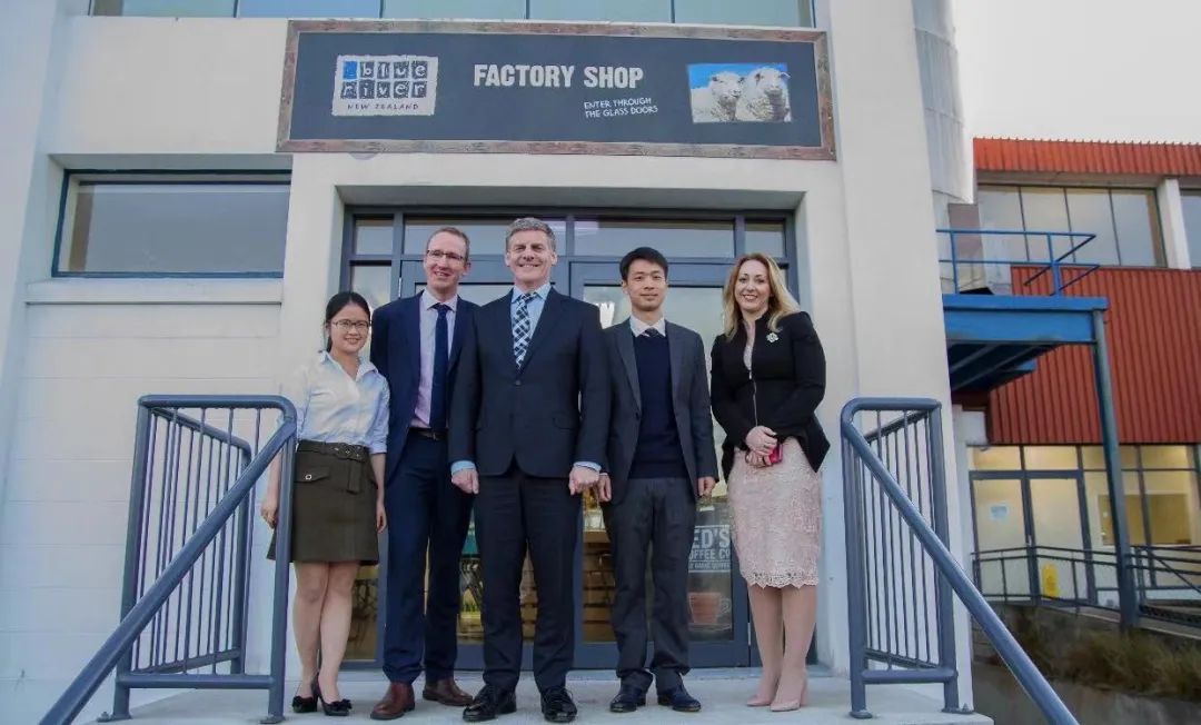 中国乳业超强父子兵来了！蓝河携“浪姐”张雨绮，要谋划一盘大棋