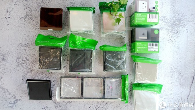 施耐德皓呈系列小夜灯现场效果,施耐德颜值开关插座