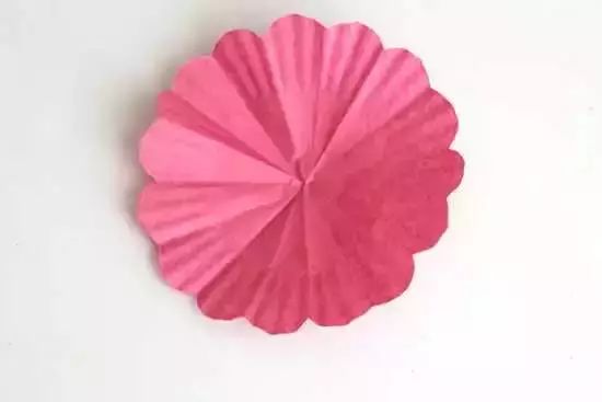 银杏叶手工花贴画幼儿园简单,彩色皱纹纸怎么做手工花幼儿园