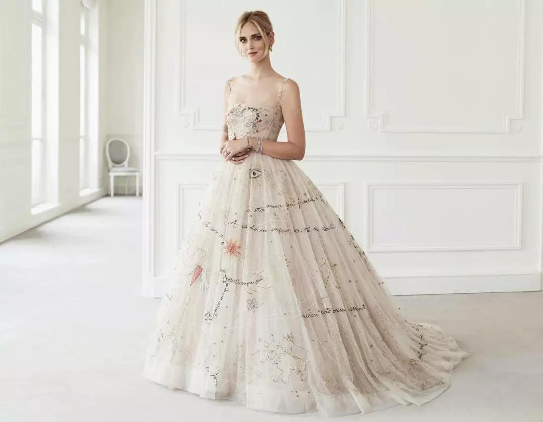 适合新娘结婚当天穿的便装内搭,2020最流行新娘衣服搭配