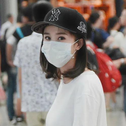 大幂幂穿搭春夏,杨幂同款gucci粉色小鹿斑比卫衣