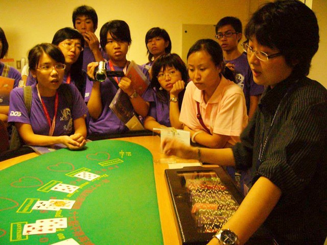 *场赌**如黑洞！澳门*场赌**的“*规则潜**”：不怕你赢钱，就怕你不玩