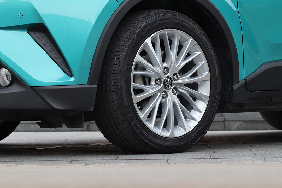 chr换18寸轮胎可以升高多少,chr更换225轮胎更稳了