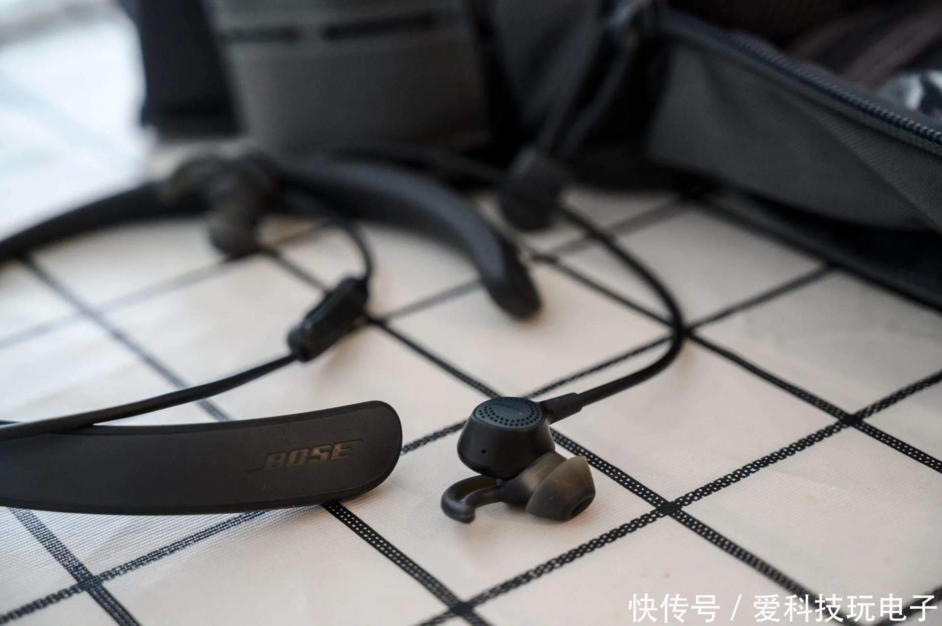 运动蓝牙耳机挂脖式怎么佩戴,运动蓝牙耳机正确佩戴方法