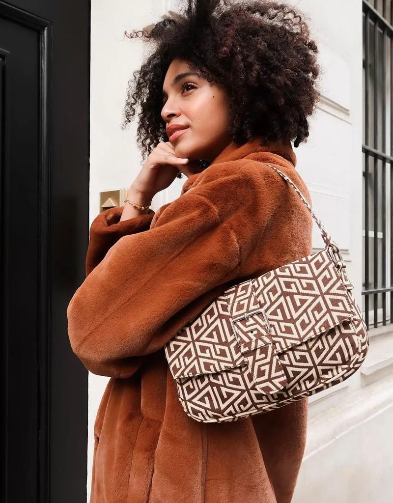 微胖女生初秋怎么穿搭好看,微胖女生怎样穿显瘦秋装小清新