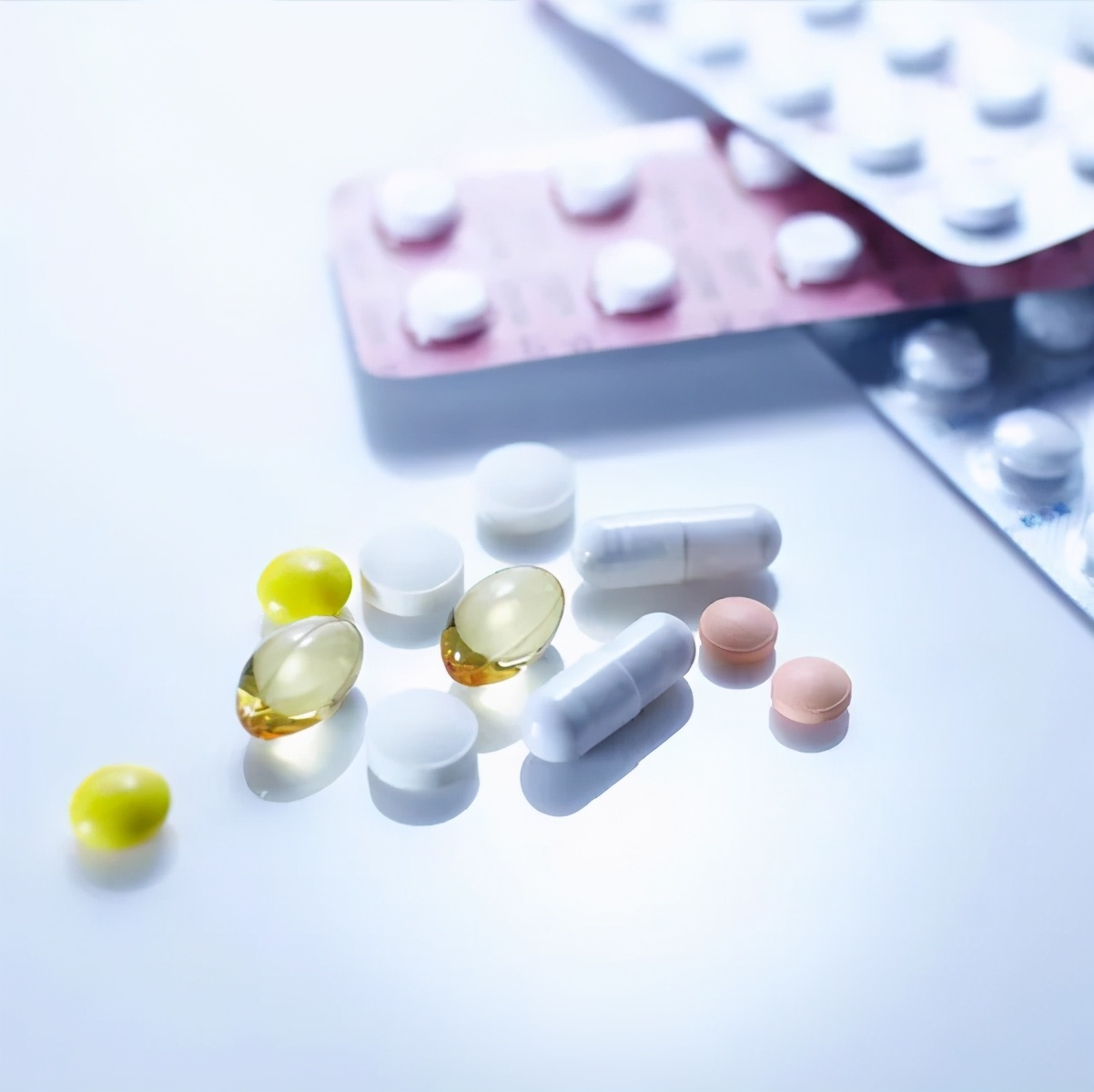 美女的生意靠谱吗？华东医药股价暴涨30%，研发战略却遭吐槽