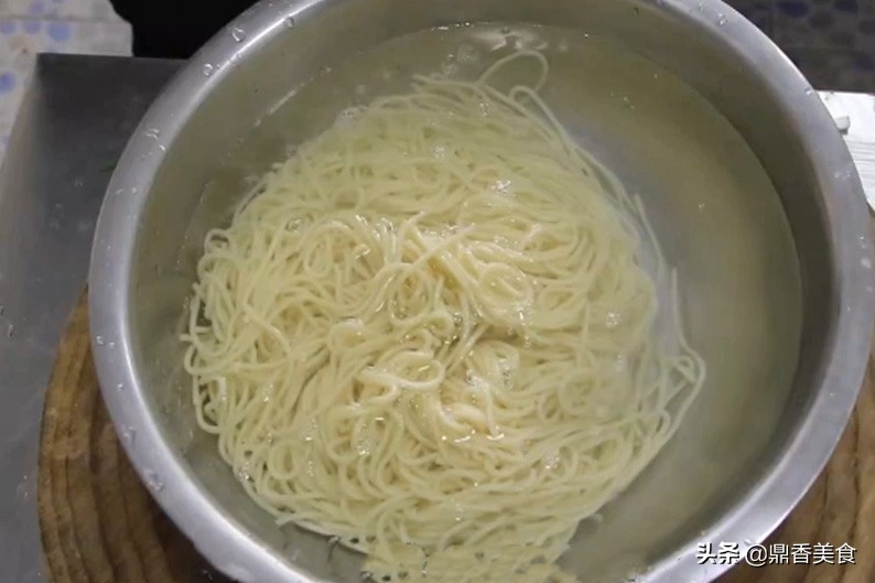 做炸酱面时会遇到什么问题,做炸酱面要过冷水不