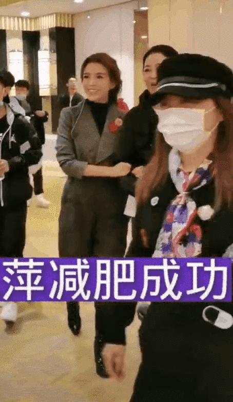 61岁倪萍暴瘦！走路踉跄获朱迅搀扶，身体状态惹网友担忧