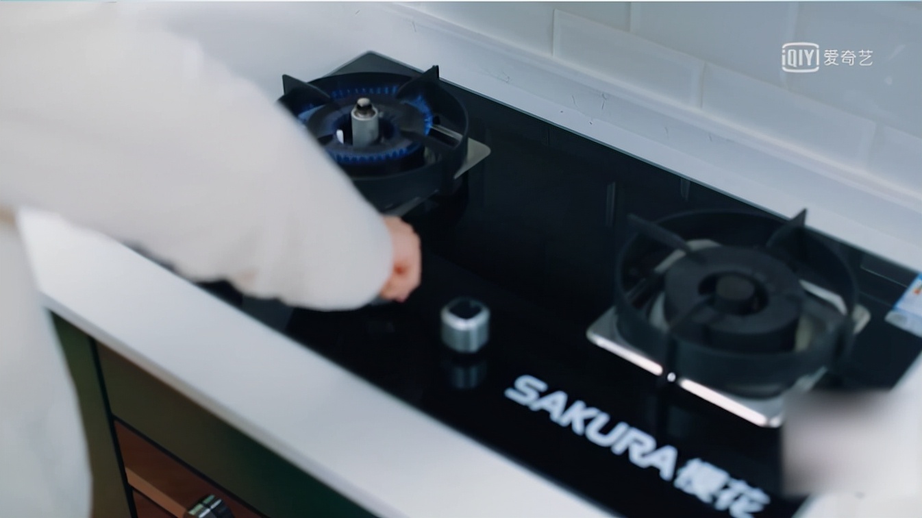 樱花嵌入式燃气灶是天然气灶么,樱花燃气灶不锈钢费气吗