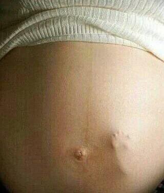 孕妈发现胎动，准爸爸一摸却停止，这其中的原因太神奇