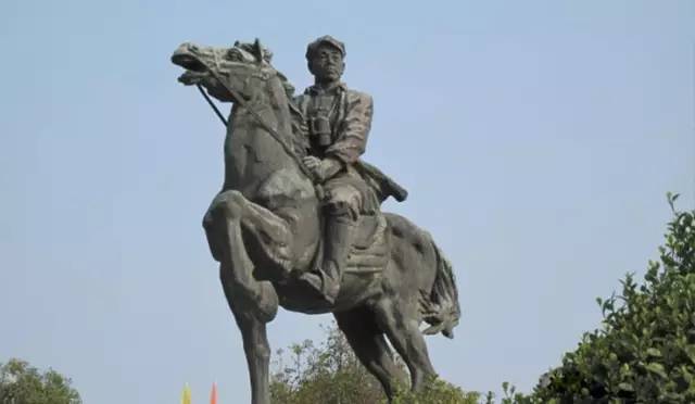 三*长首**征诗词，展现红军气概：毛主席随手写下，便成千古佳作