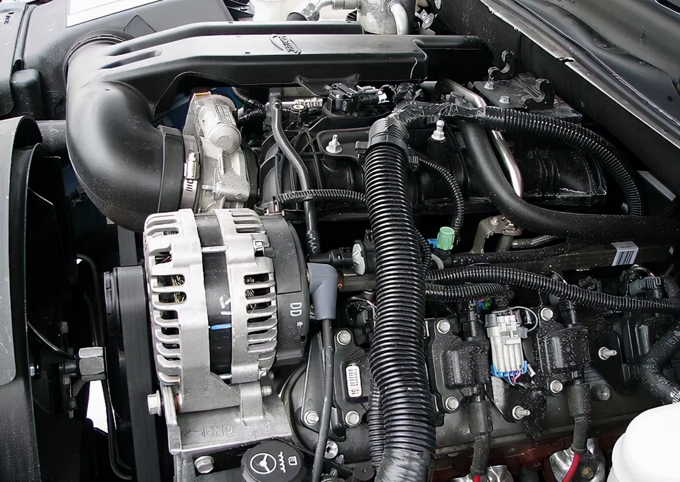 汽车没电是电瓶坏了还是发电机,汽车没电了电瓶会坏吗