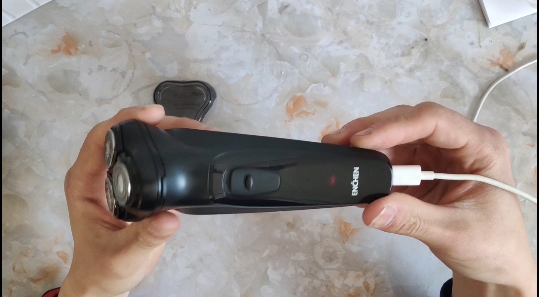 精致剃须刀开箱,4千元剃须刀开箱