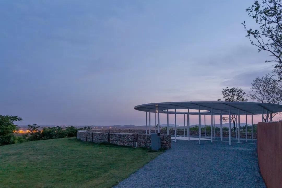 矿坑改造最美公园,矿坑改造湿地公园视频