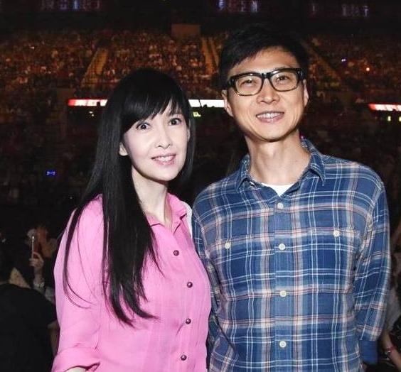 周慧敏谈出轨事件,为什么周慧敏能原谅老公出轨