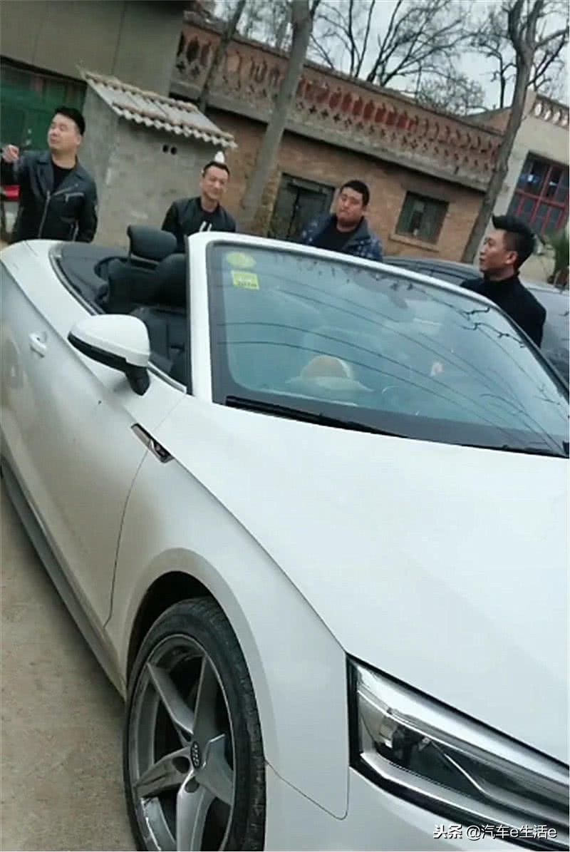 新款奥迪a5敞篷版街拍,偶遇敞篷奥迪a5