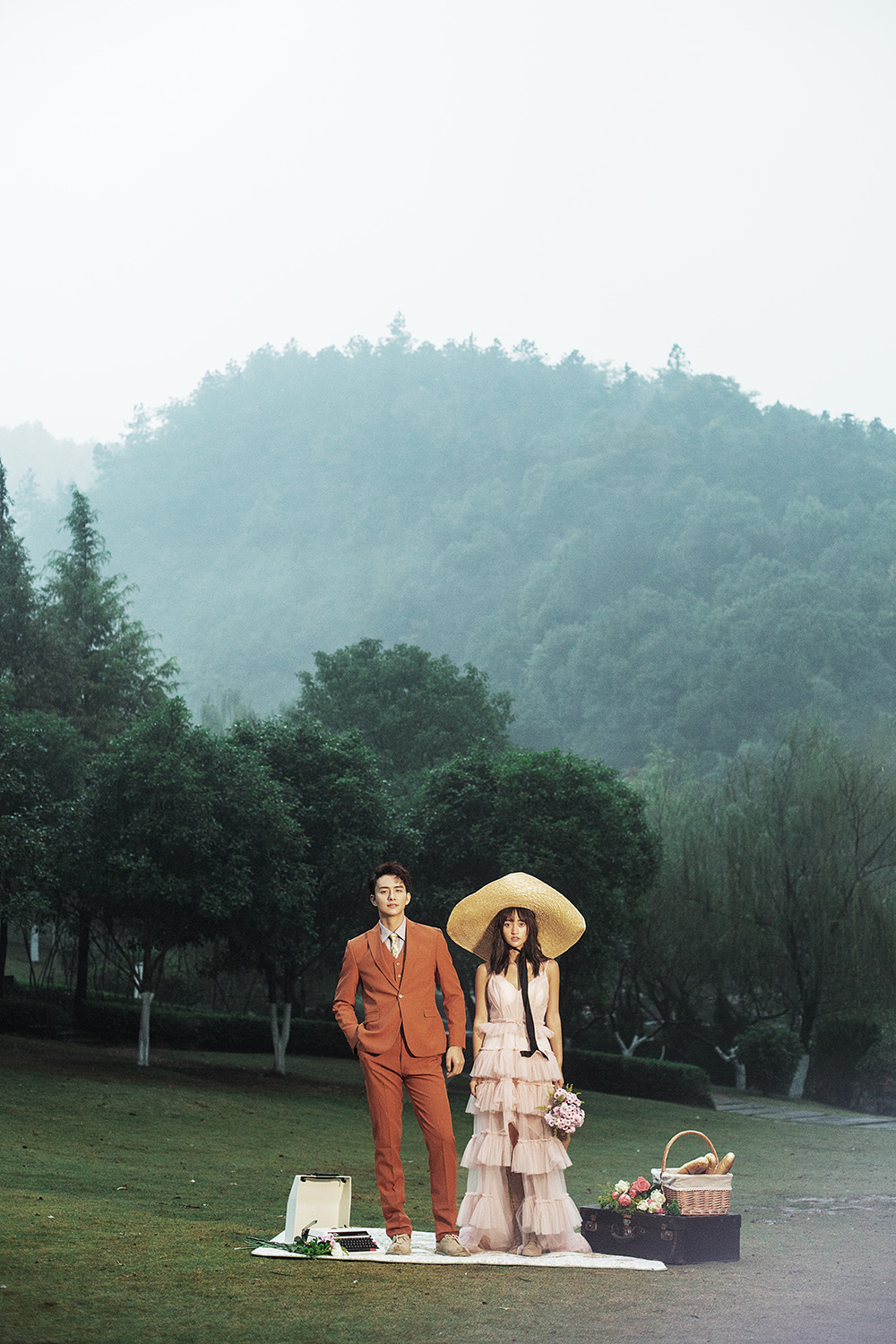 拍婚纱遇到阴雨天怎么办?摄影师告诉你阴雨天婚纱照别具一格