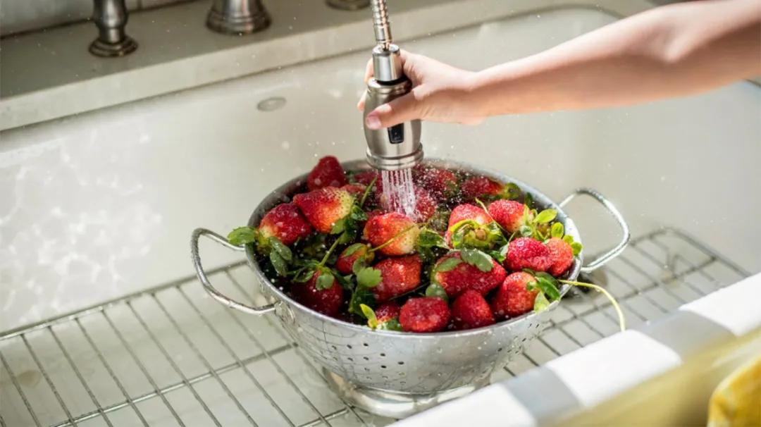 晒黑怎么变白吃什么,晒黑了怎样变白吃什么