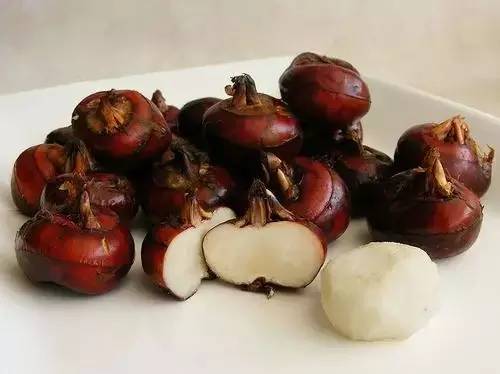 桂林荔浦马蹄:被誉为“地下明珠”,吃着清甜还能清热润肺