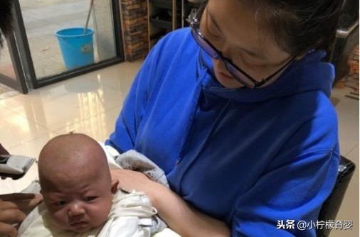 宝妈剃头发,宝宝头发剃头了如何长得快