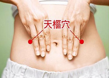 长期便秘等于肠道不通，会致癌！中医教你排出黑臭便，还你健康