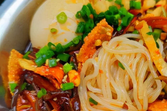 真的是又好吃又便宜的螺蛳粉,香而不腻的螺蛳粉真的太好吃了