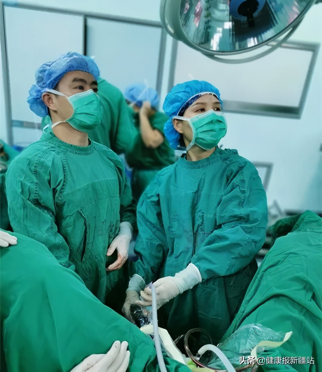 一次做了三项手术，肚子上一个“洞”也没有