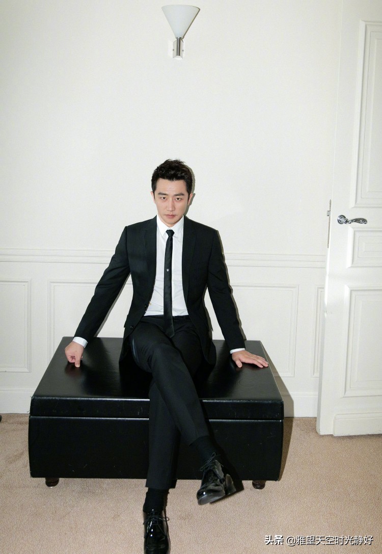 痞帅风男明星壁纸黑色,黑色西装壁纸