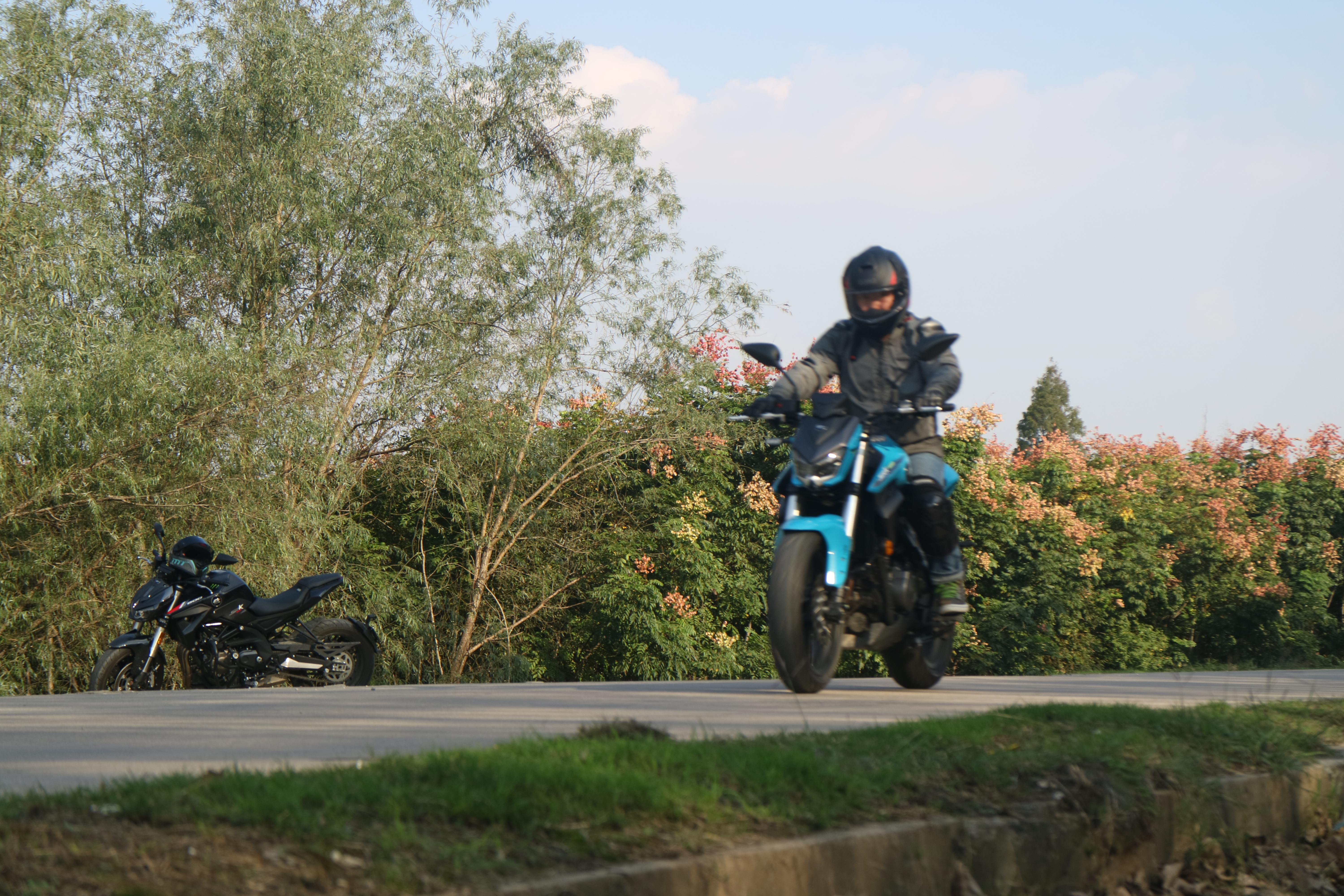 试驾奔达350,追350车测评