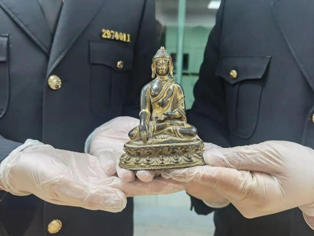 浙江海关查出清代龙袍,海关查获女装上衣为清代龙袍