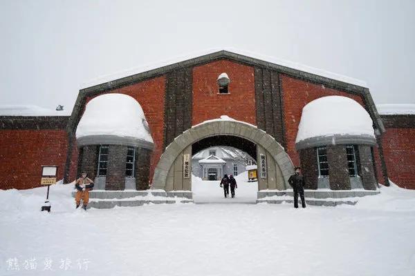 住进“坐穿牢底”的酒店，打卡深度体验监狱生活的博物馆